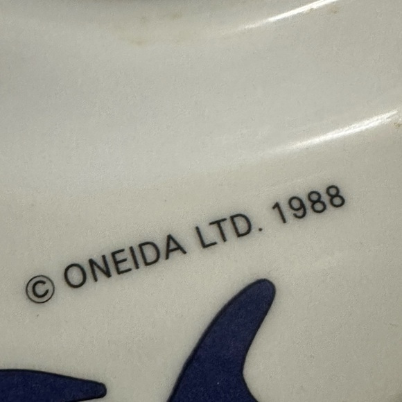 Vintage 1988 Oneida Ltd Wally Whale Melamine Child's Divided Plate Pre-Owned - Picture 6 of 6